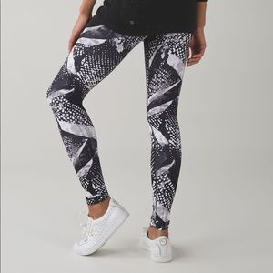 Lululemon leggings mosaic white/black print
